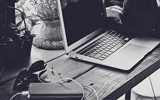 半岛综合体育官网入口-美国体操选手登顶男子双杠赛场，实现完美表现