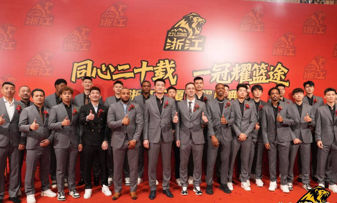 半岛app官方下载-四川男篮力克强敌，稳步前行追赶榜首的简单介绍