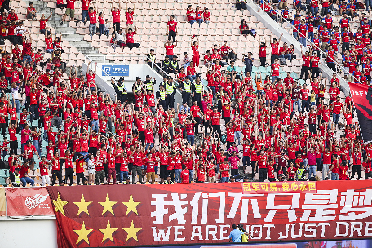 半岛体育官网平台-力争上游的球队展现团队合作力，取得胜利的简单介绍