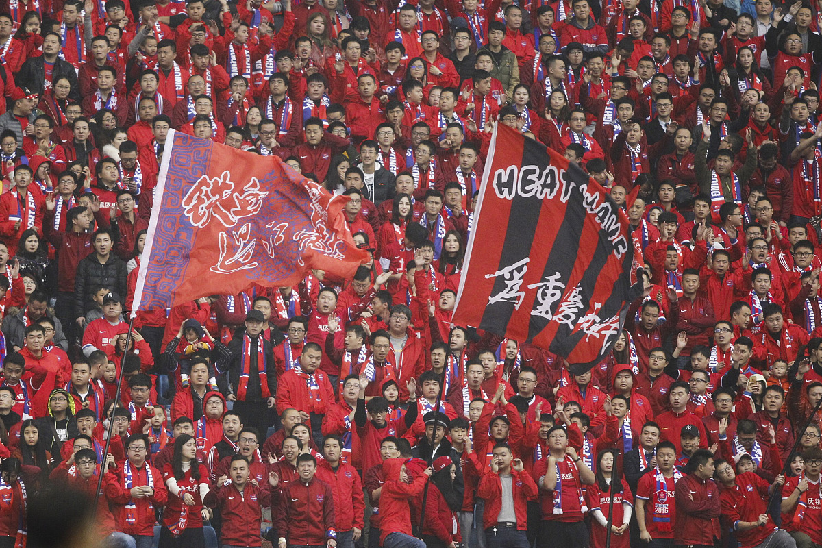 半岛体育app官方下载-曼联继续保持领先，轻松击败斯旺西