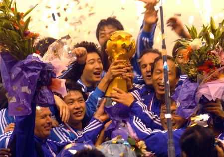 半岛官网登录入口-体育场上百战百胜，团队合作取得胜利，队员表现亮眼